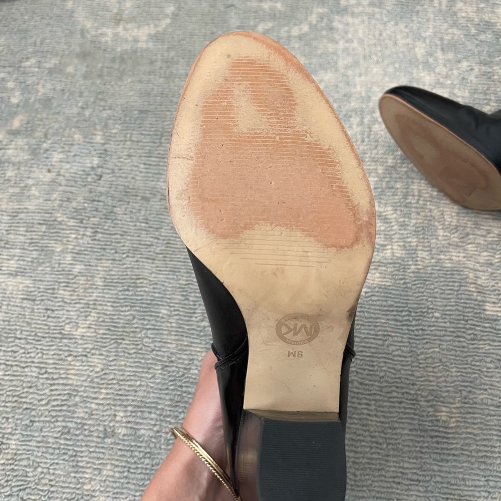 Micheal Kors black leather booties - Picture 4 of 5